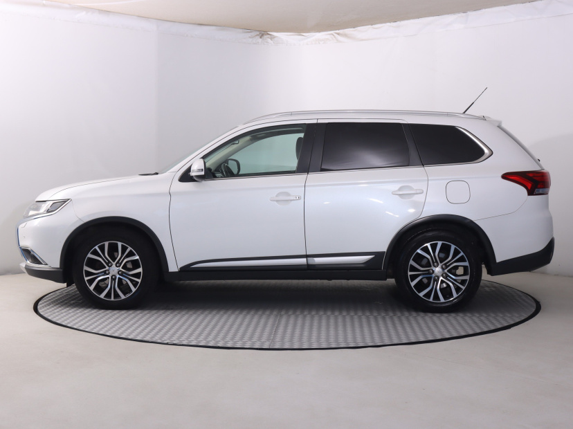 Mitsubishi Outlander, 2016
