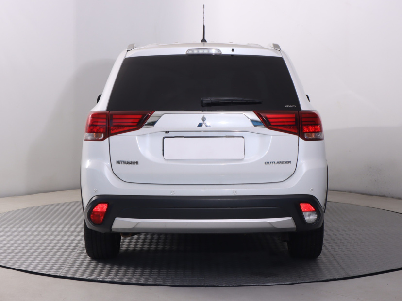 Mitsubishi Outlander, 2016