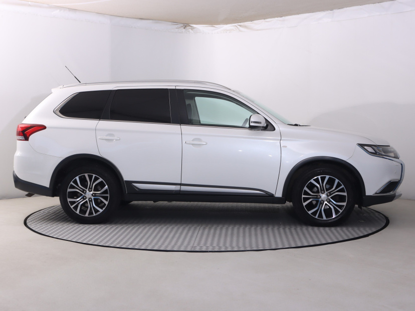 Mitsubishi Outlander, 2016