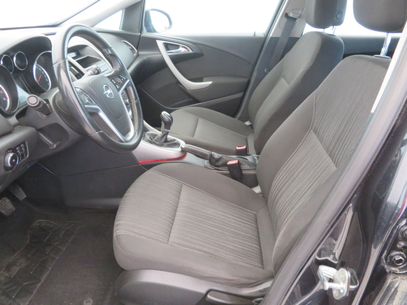 Opel Astra, 2012
