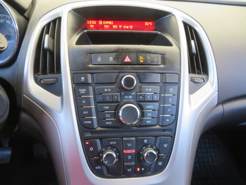 Opel Astra, 2012