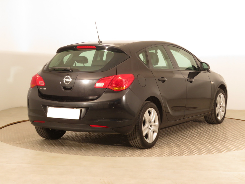 Opel Astra, 2012