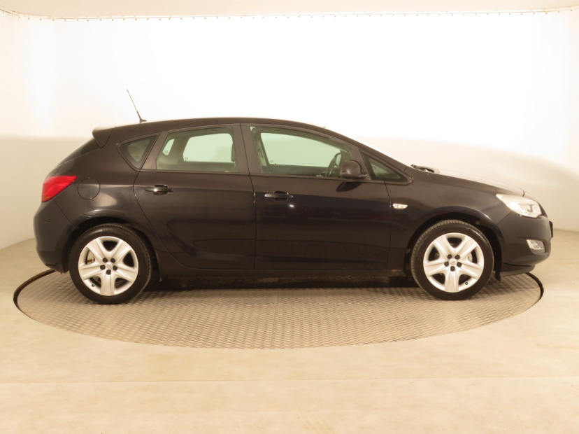 Opel Astra, 2012