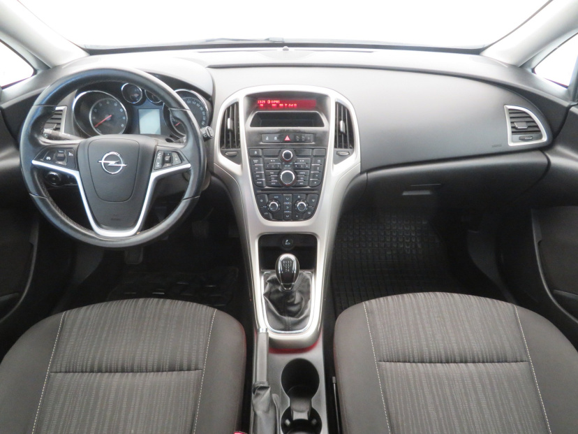 Opel Astra, 2012