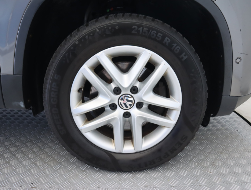 Volkswagen Tiguan, 2011