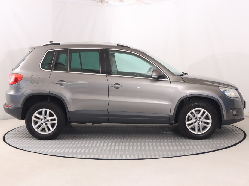 Volkswagen Tiguan, 2011