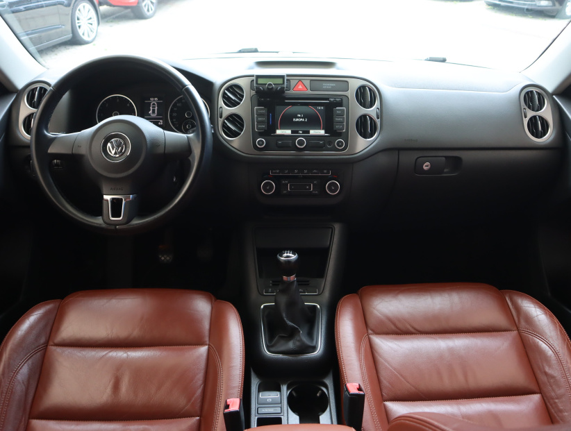 Volkswagen Tiguan, 2011