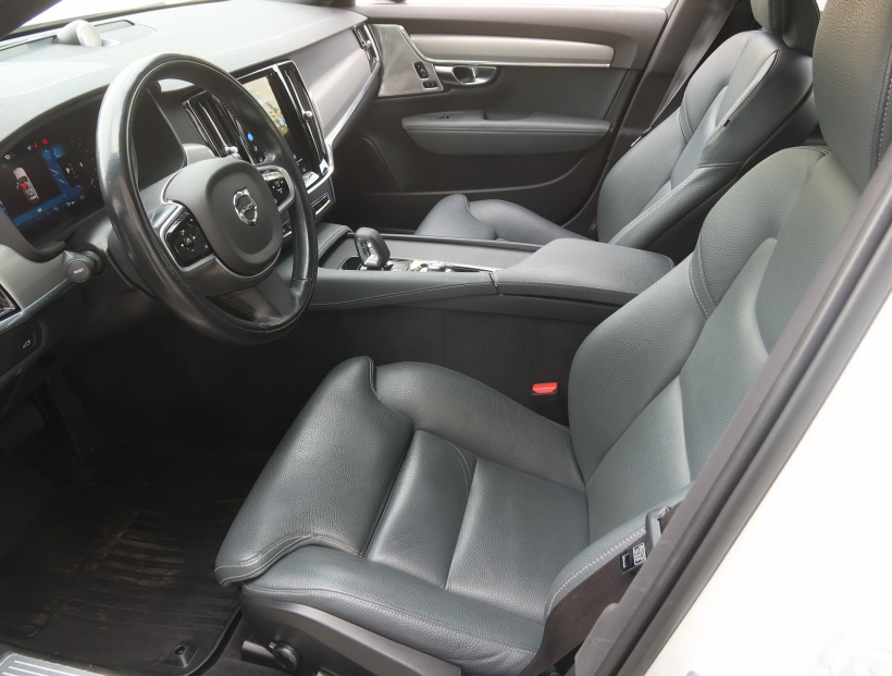 Volvo V90 Cross Country, 2022