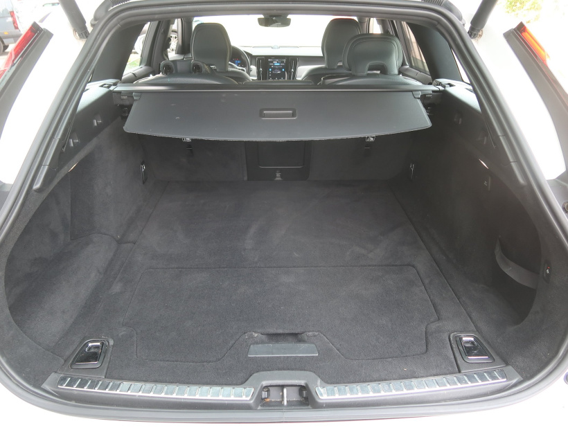 Volvo V90 Cross Country, 2022
