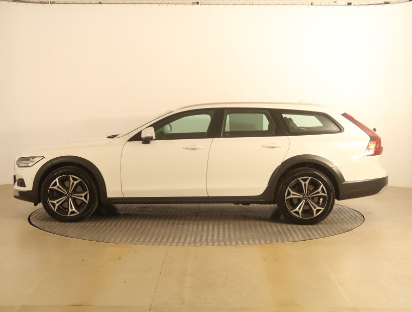 Volvo V90 Cross Country, 2022