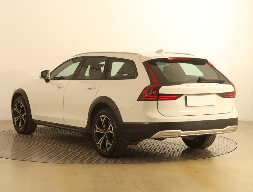 Volvo V90 Cross Country, 2022