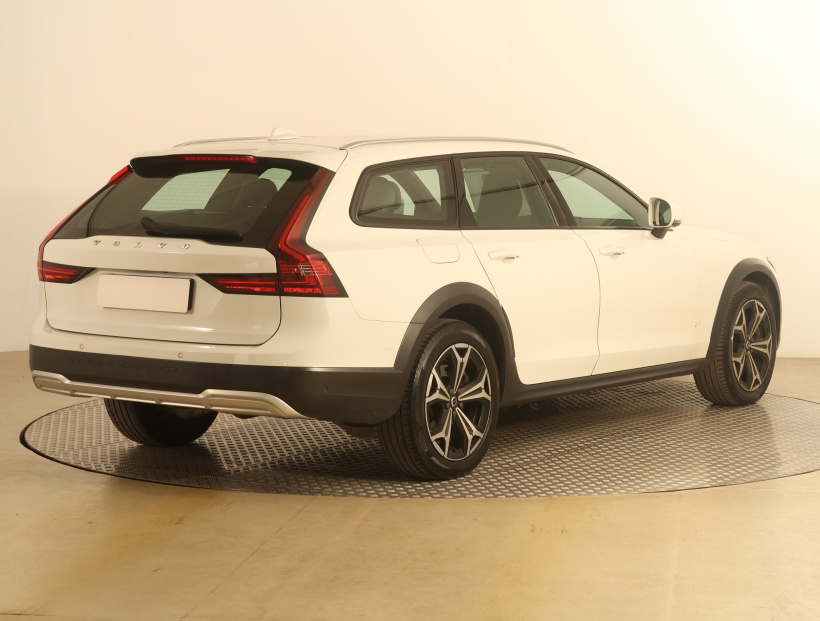 Volvo V90 Cross Country, 2022