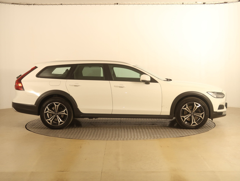 Volvo V90 Cross Country, 2022