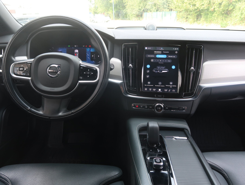 Volvo V90 Cross Country, 2022