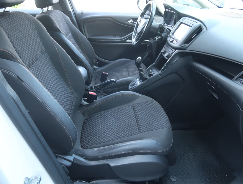 Opel Zafira Tourer, 2017