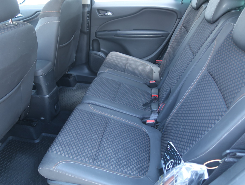 Opel Zafira Tourer, 2017