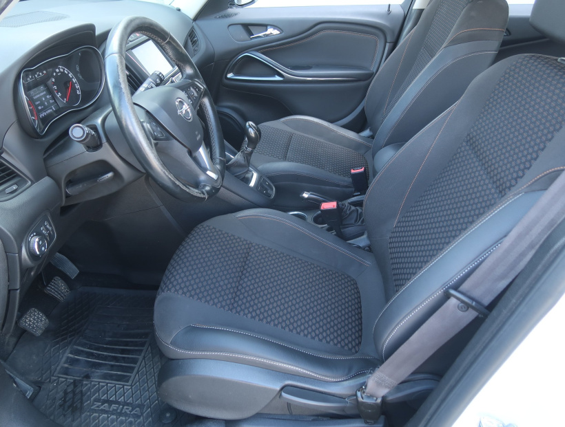 Opel Zafira Tourer, 2017