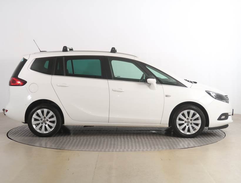 Opel Zafira Tourer, 2017