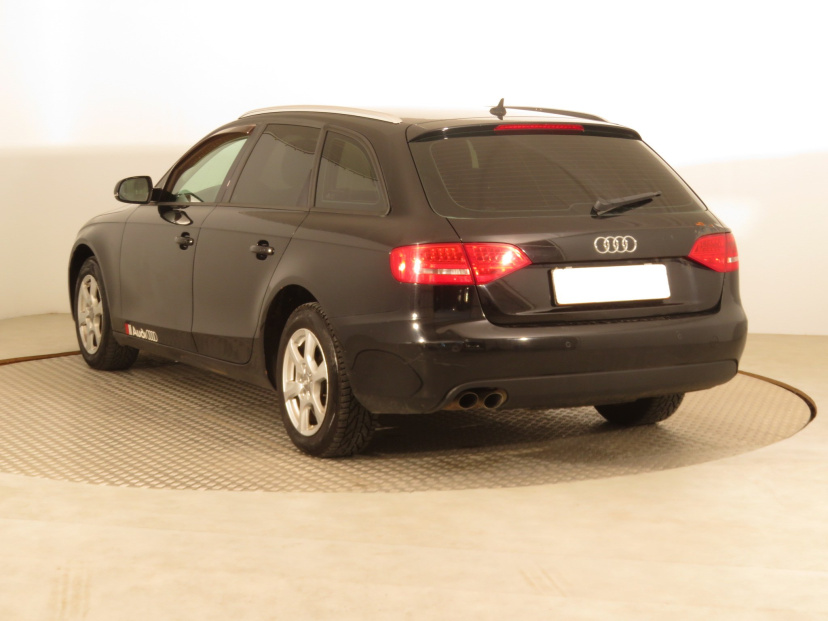 Audi A4, 2011