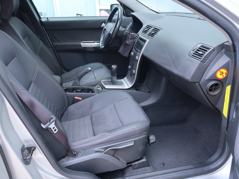 Volvo V50, 2004