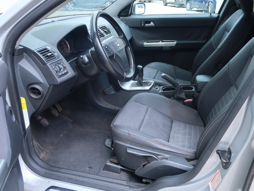 Volvo V50, 2004