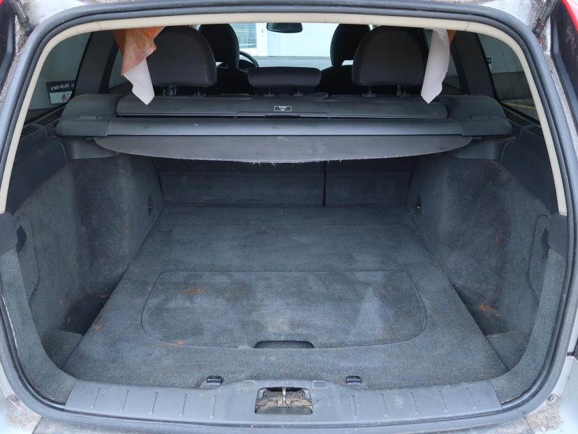 Volvo V50, 2004