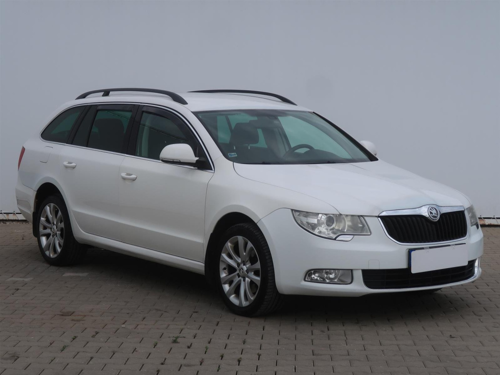 Škoda Superb, 2011