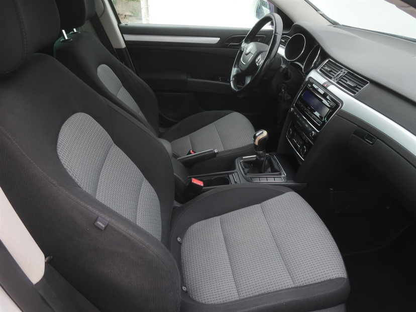 Škoda Superb, 2011