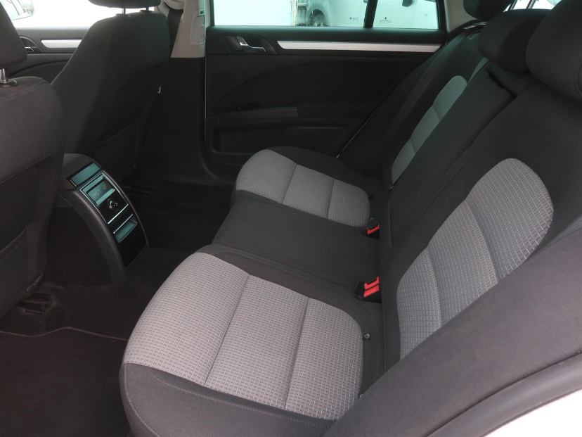 Škoda Superb, 2011