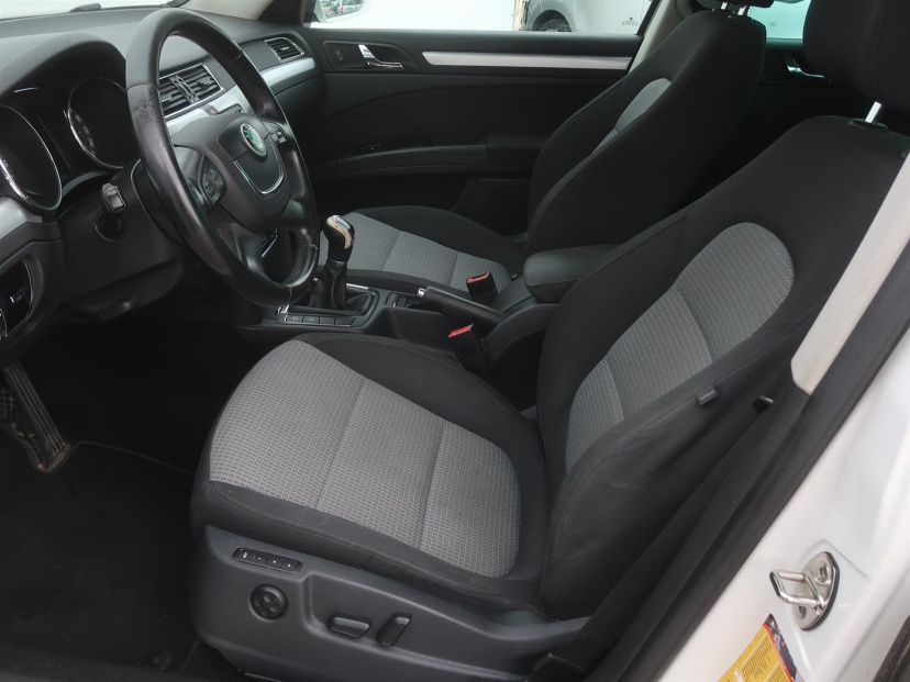 Škoda Superb, 2011