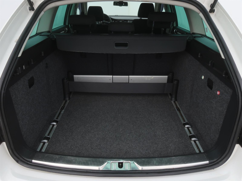 Škoda Superb, 2011
