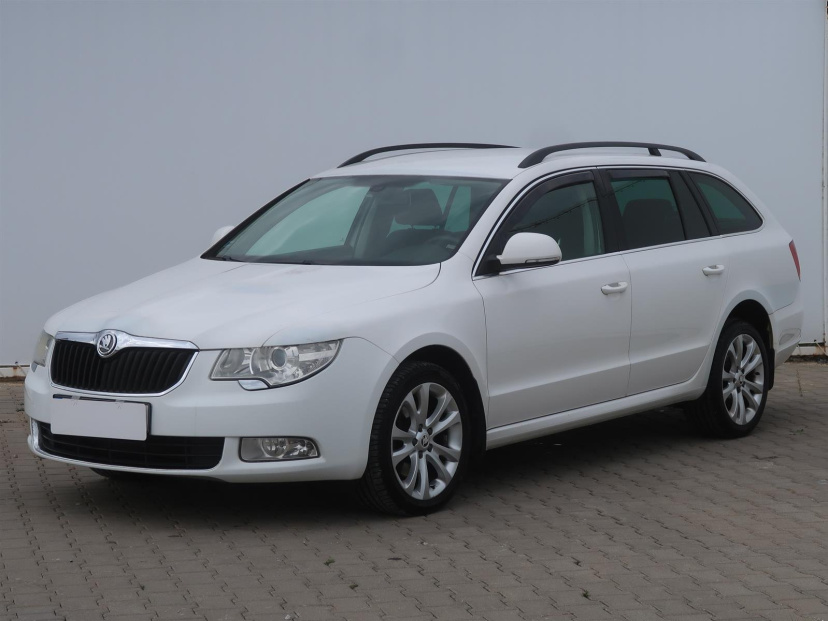 Škoda Superb, 2011