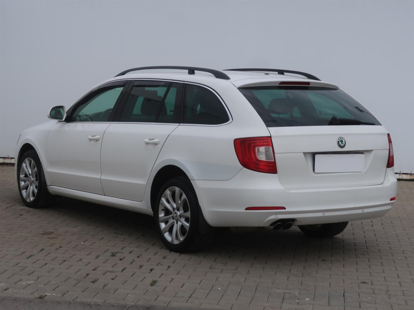 Škoda Superb, 2011