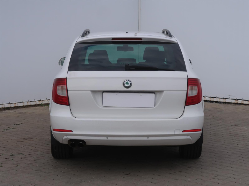 Škoda Superb, 2011