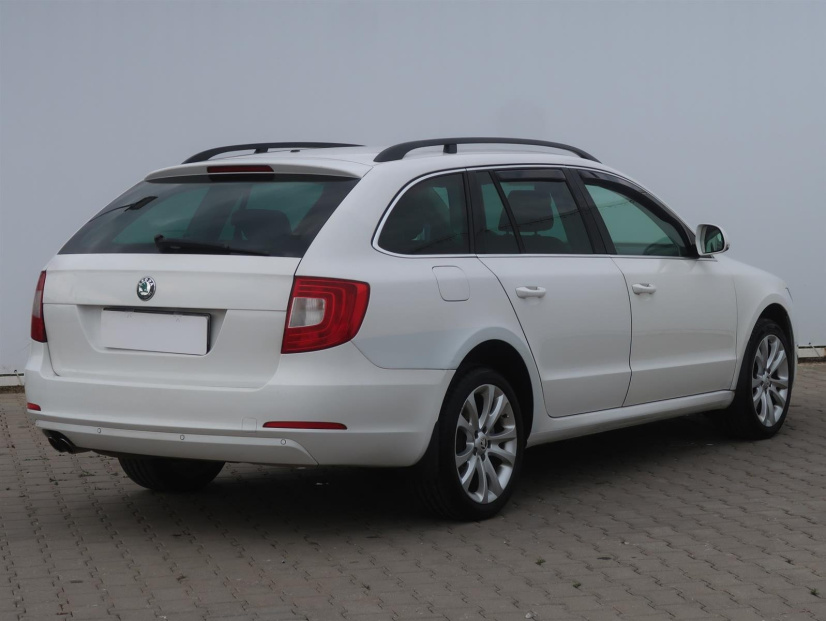 Škoda Superb, 2011