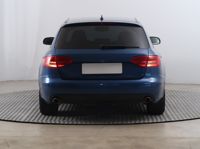 Audi A4, 2010