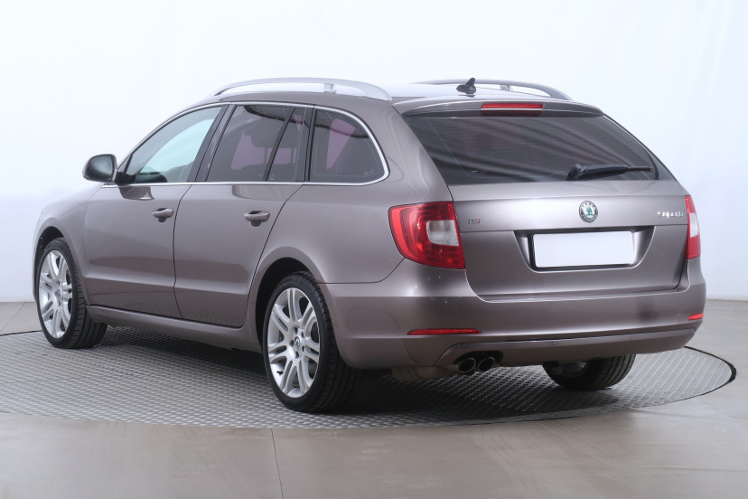 Škoda Superb, 2010