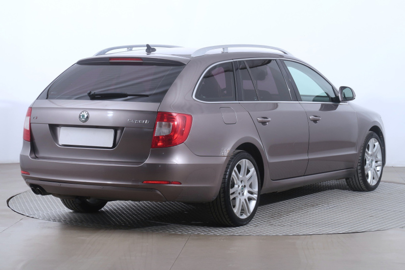 Škoda Superb, 2010