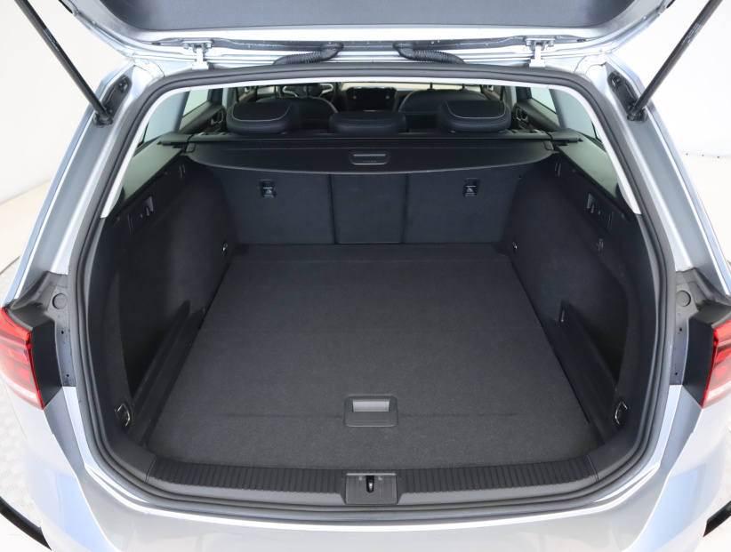 Volkswagen Passat, 2022