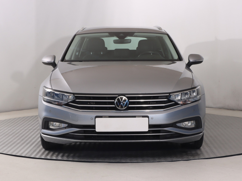 Volkswagen Passat, 2022