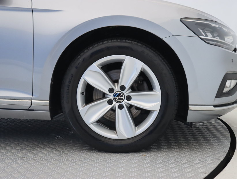 Volkswagen Passat, 2022