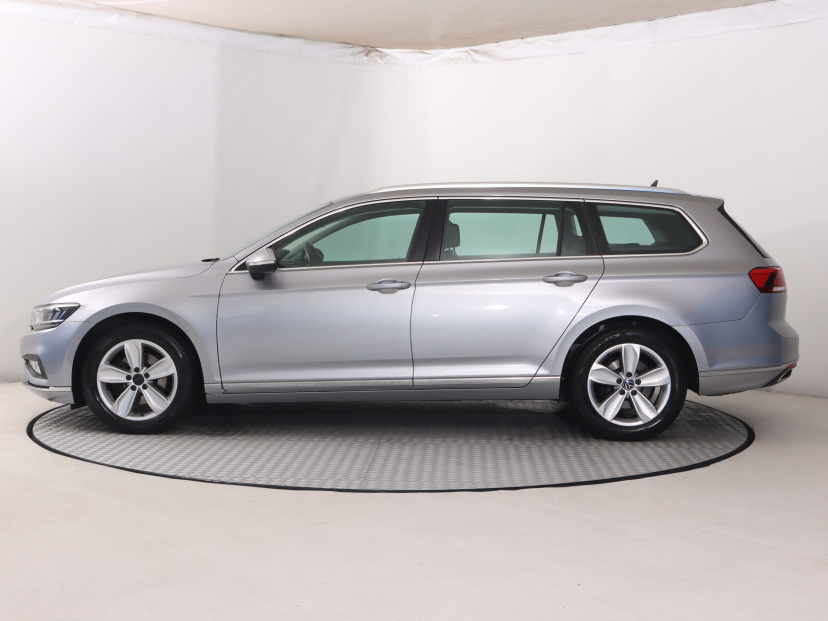 Volkswagen Passat, 2022