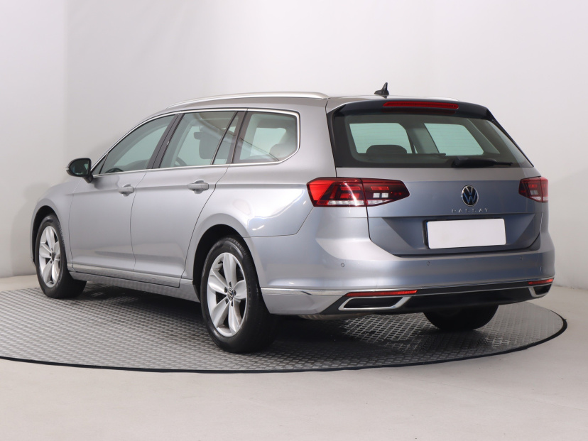 Volkswagen Passat, 2022