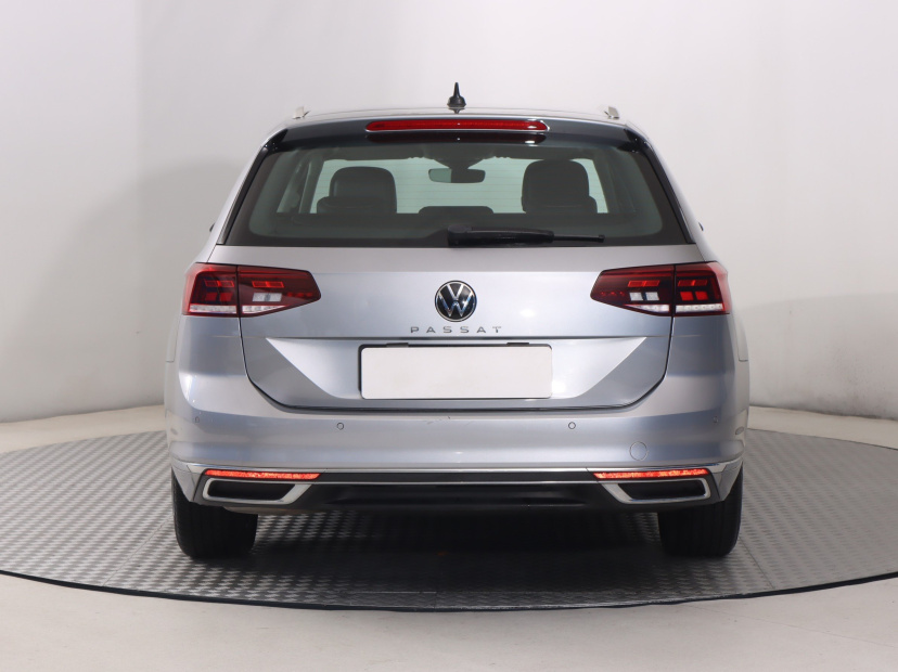 Volkswagen Passat, 2022