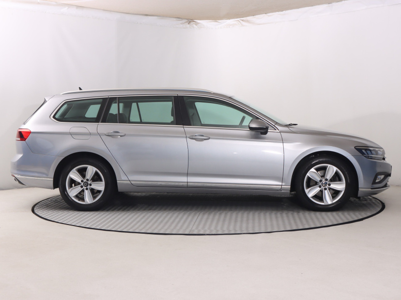 Volkswagen Passat, 2022