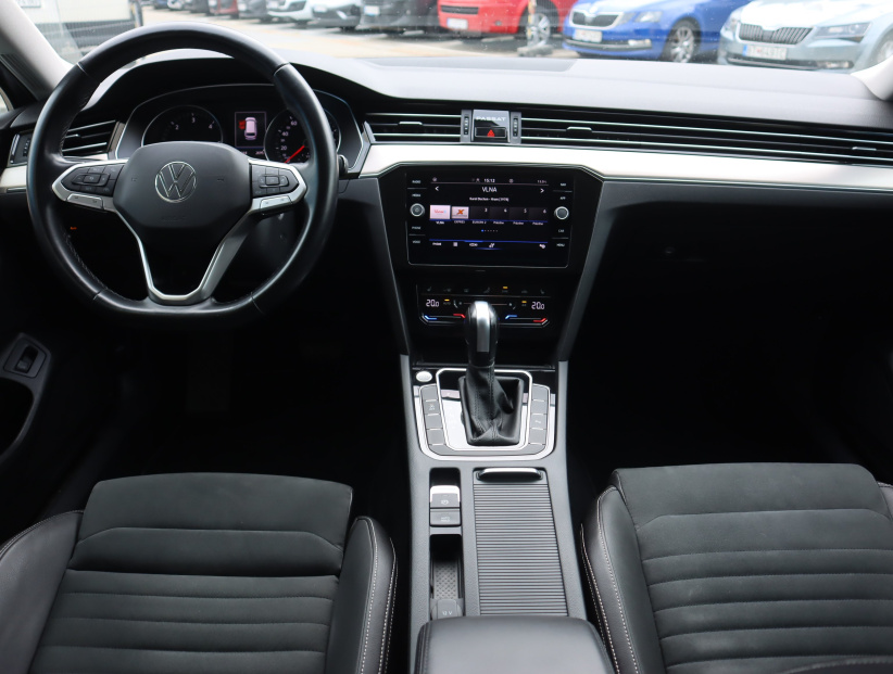 Volkswagen Passat, 2022