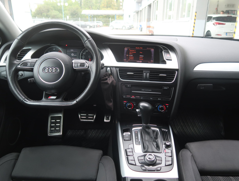 Audi A4, 2010
