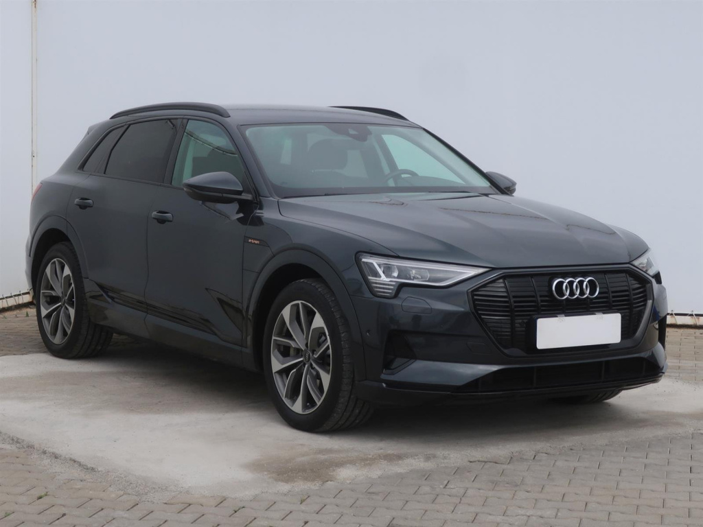 Audi e-tron 50 quattro, 2020