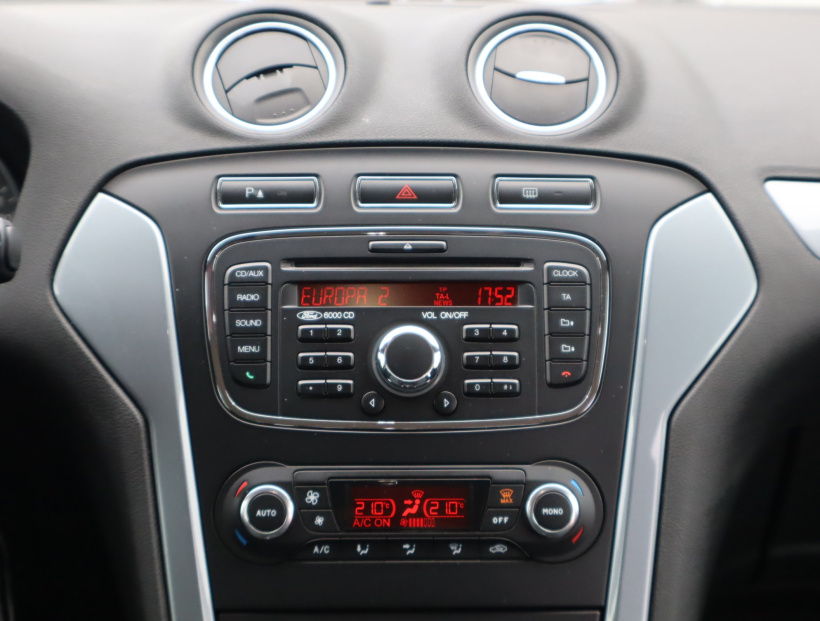 Ford Mondeo, 2011