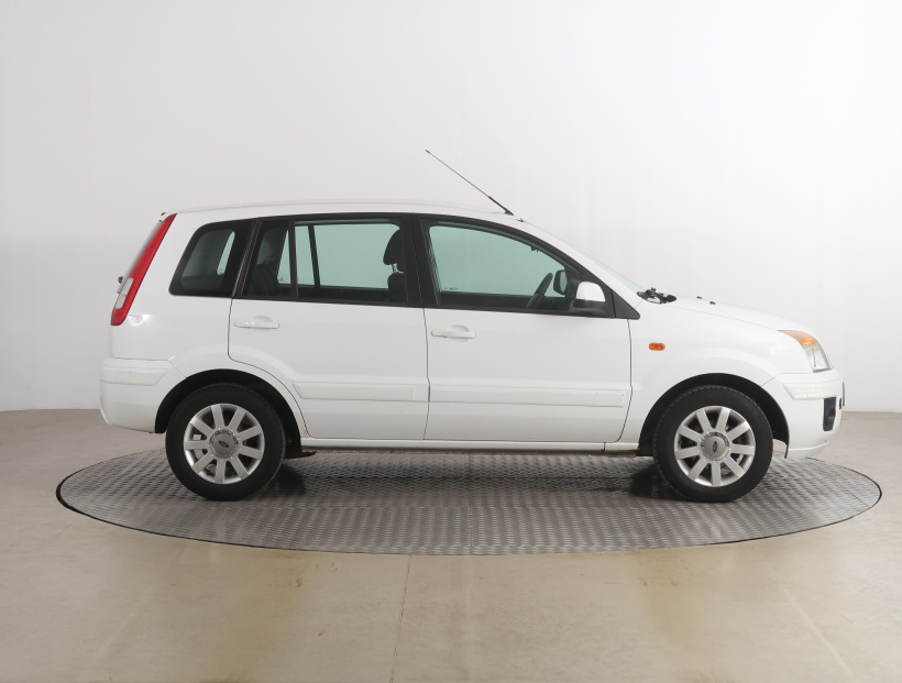 Ford Fusion, 2010